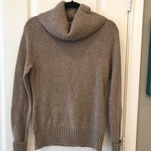 Gap sweater